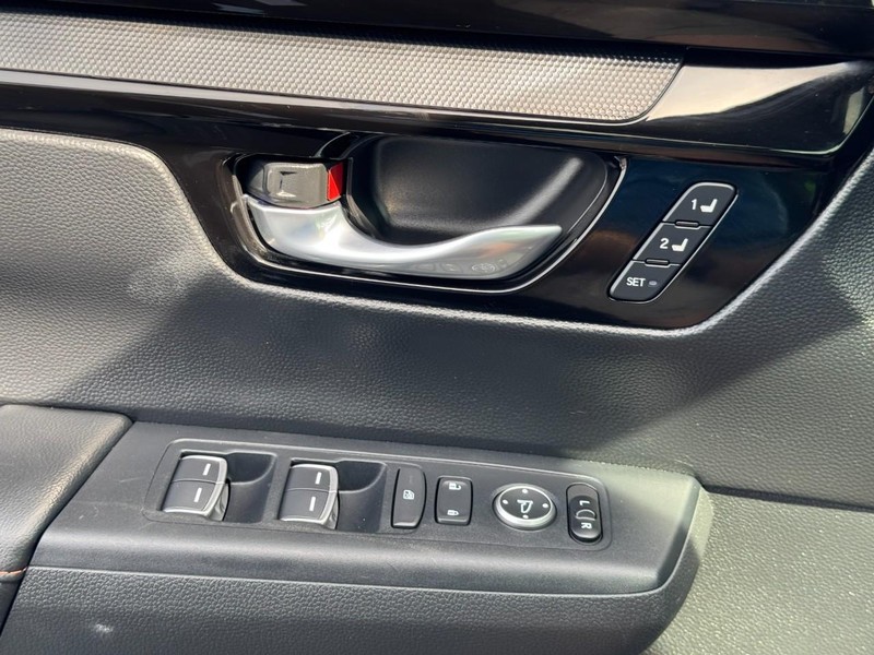 Honda CR-V Hybrid Vehicle Image 24