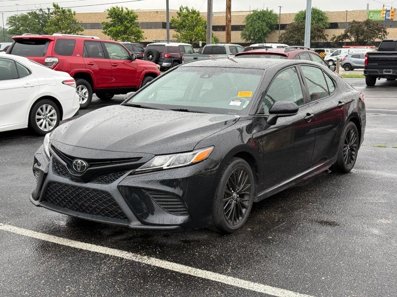 Toyota Camry Vehicle Image 02