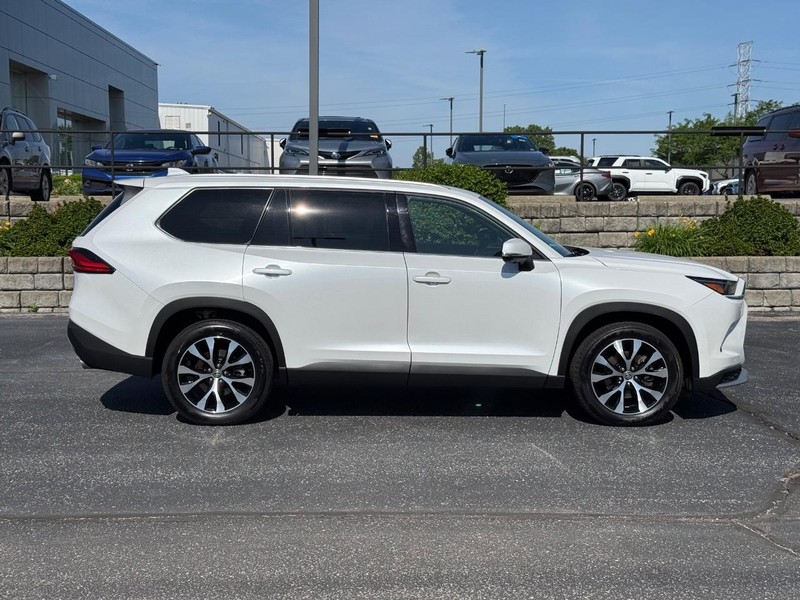 Toyota Grand Highlander Vehicle Image 02