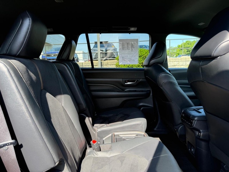 Toyota Grand Highlander Vehicle Image 11