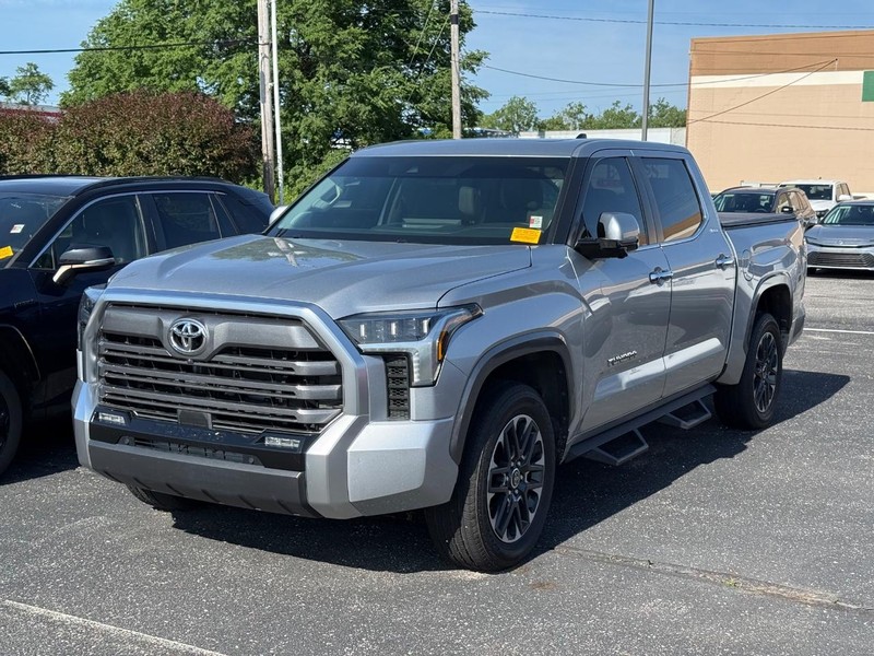 Toyota Tundra 4WD Vehicle Image 02