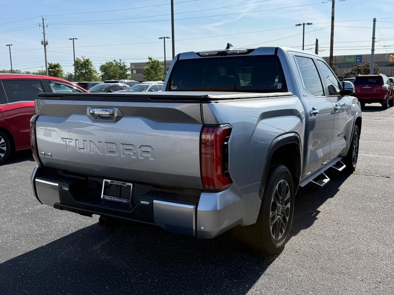 Toyota Tundra 4WD Vehicle Image 04