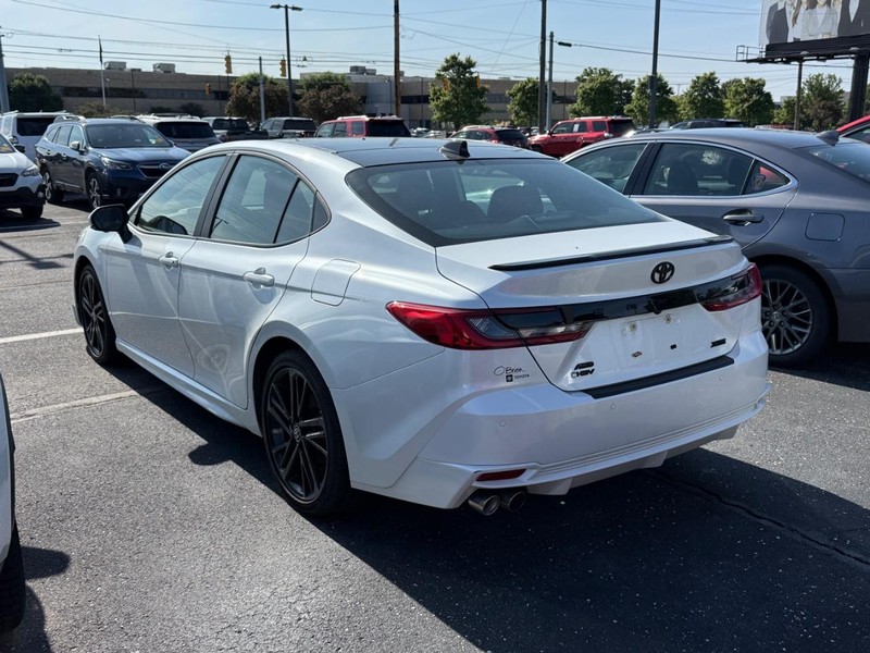 Toyota Camry Vehicle Image 03