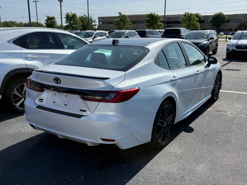 Toyota Camry Vehicle Image 04