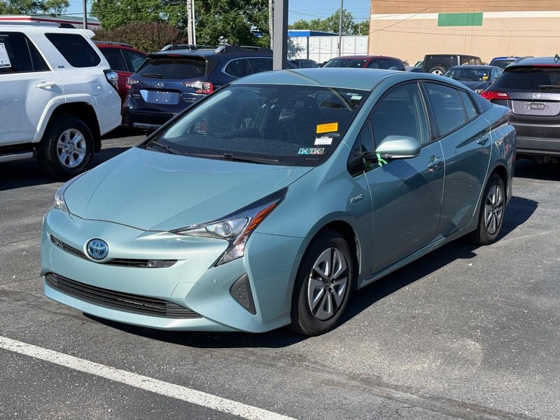 Toyota Prius Vehicle Image 02