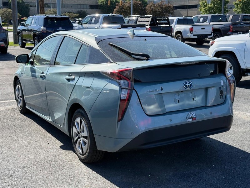 Toyota Prius Vehicle Image 03