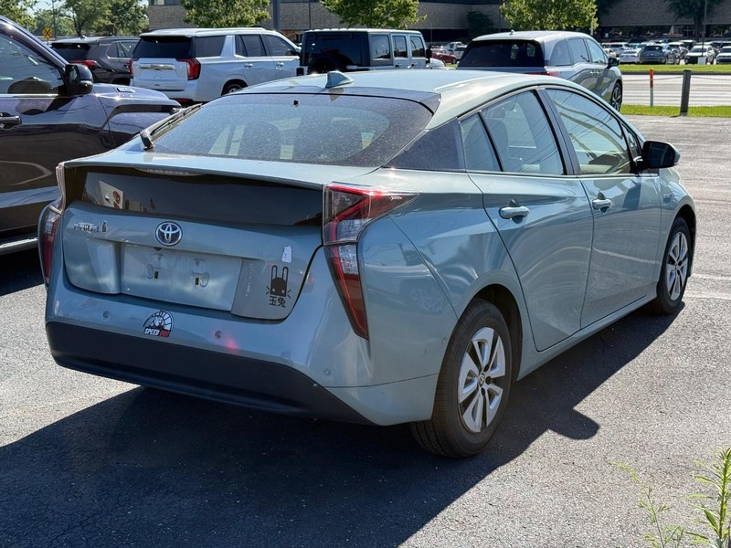 Toyota Prius Vehicle Image 04
