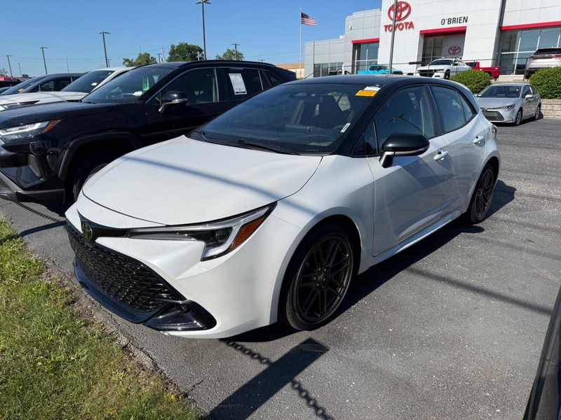 Toyota Corolla Hatchback Vehicle Image 02