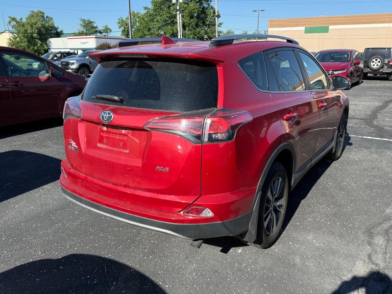 Toyota RAV4 Vehicle Image 04