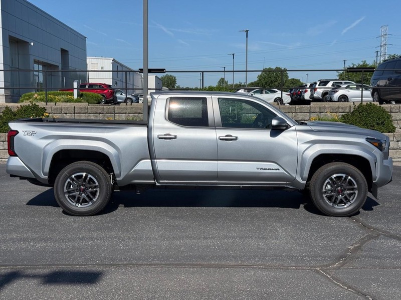 Toyota Tacoma 4WD Vehicle Image 02