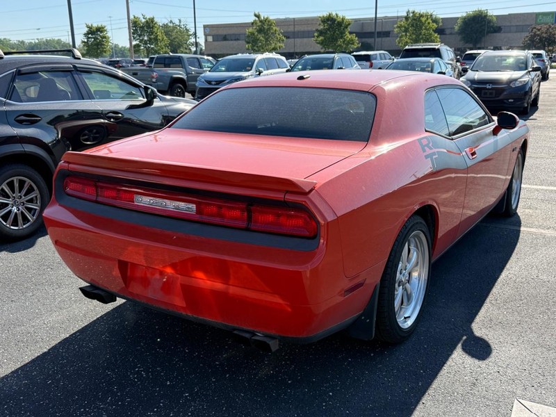 Dodge Challenger Vehicle Image 04