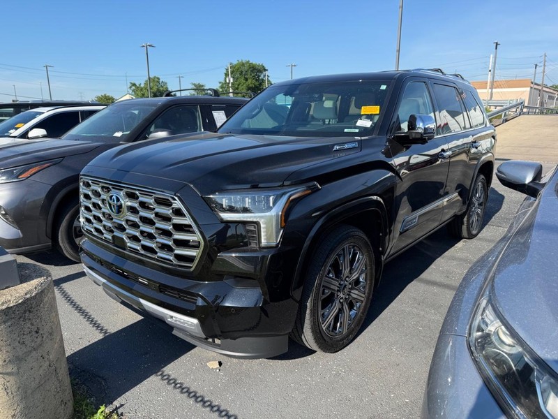Toyota Sequoia Vehicle Image 02