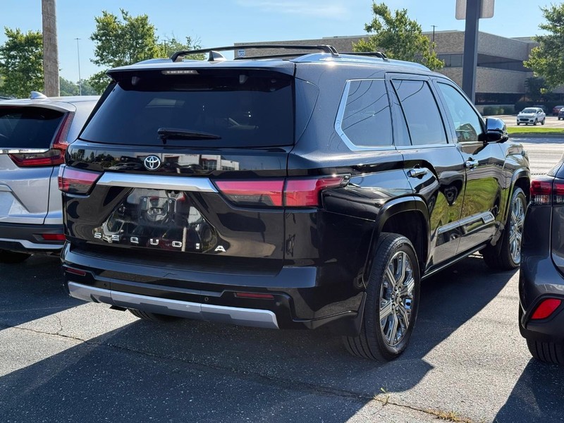 Toyota Sequoia Vehicle Image 04
