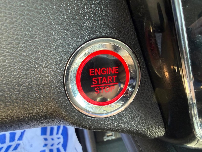 Honda HR-V Vehicle Full-screen Gallery Image 16