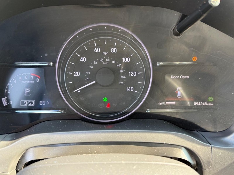 Honda HR-V Vehicle Full-screen Gallery Image 24