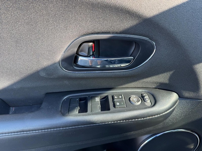 Honda HR-V Vehicle Full-screen Gallery Image 26