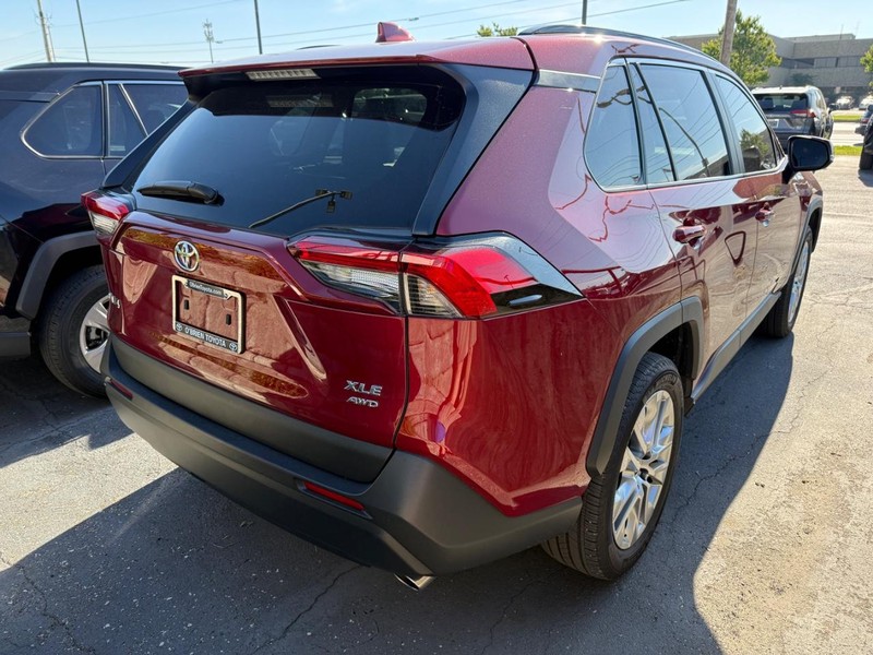 Toyota RAV4 Vehicle Image 04