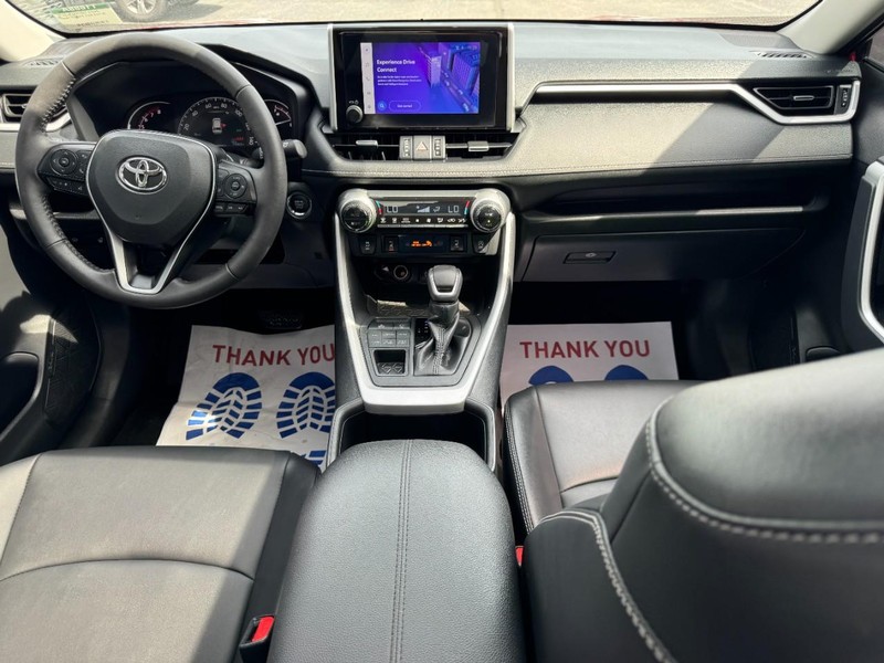 Toyota RAV4 Vehicle Image 11
