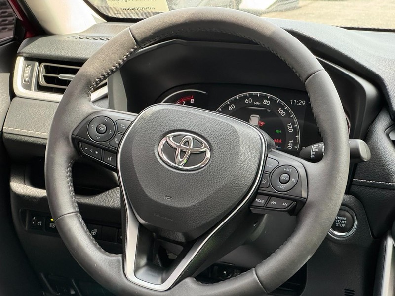 Toyota RAV4 Vehicle Image 12