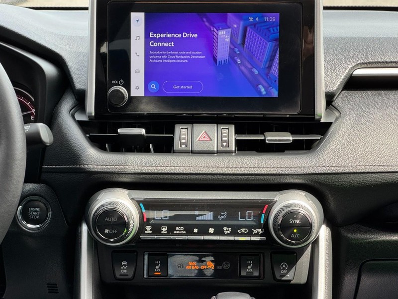Toyota RAV4 Vehicle Image 13