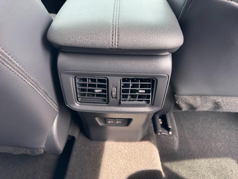 Toyota RAV4 Vehicle Image 16