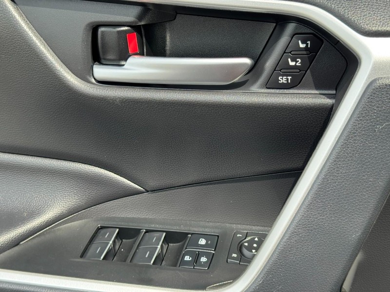 Toyota RAV4 Vehicle Image 24