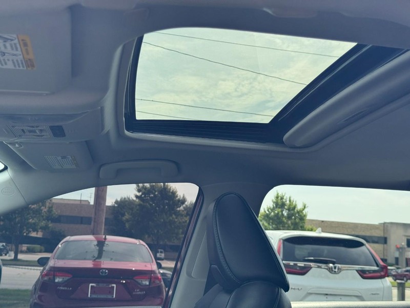 Toyota RAV4 Vehicle Image 25