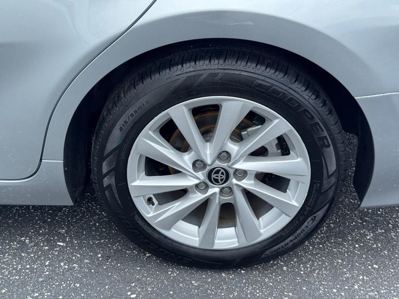 Toyota Camry Vehicle Image 06