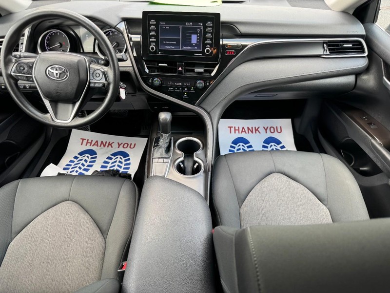Toyota Camry Vehicle Image 10