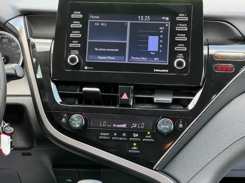 Toyota Camry Vehicle Image 12