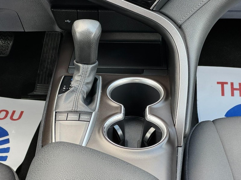 Toyota Camry Vehicle Image 13