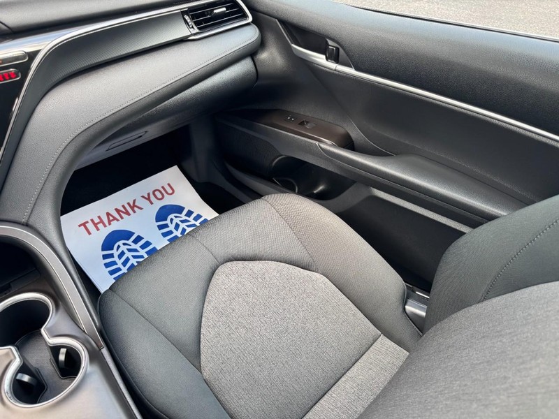 Toyota Camry Vehicle Image 14