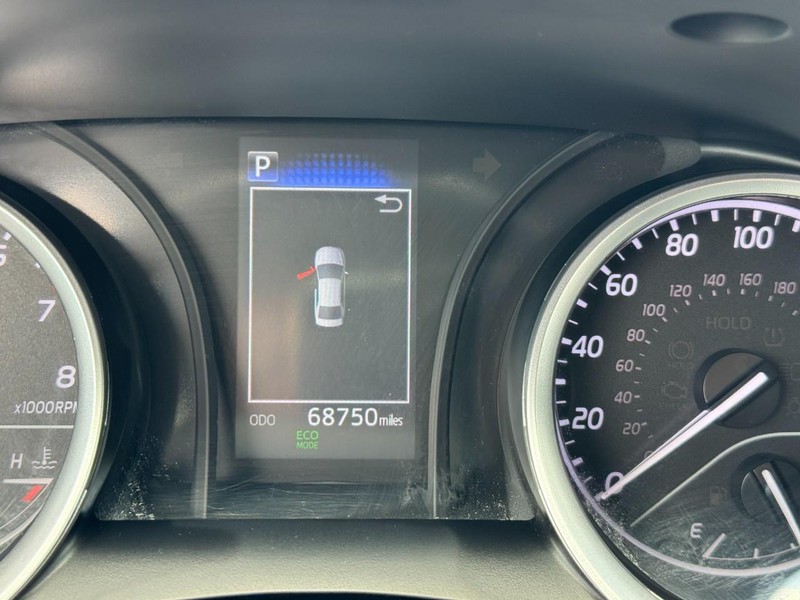 Toyota Camry Vehicle Image 18
