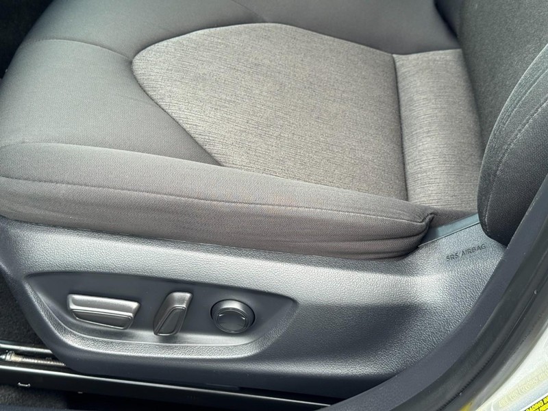 Toyota Camry Vehicle Image 22