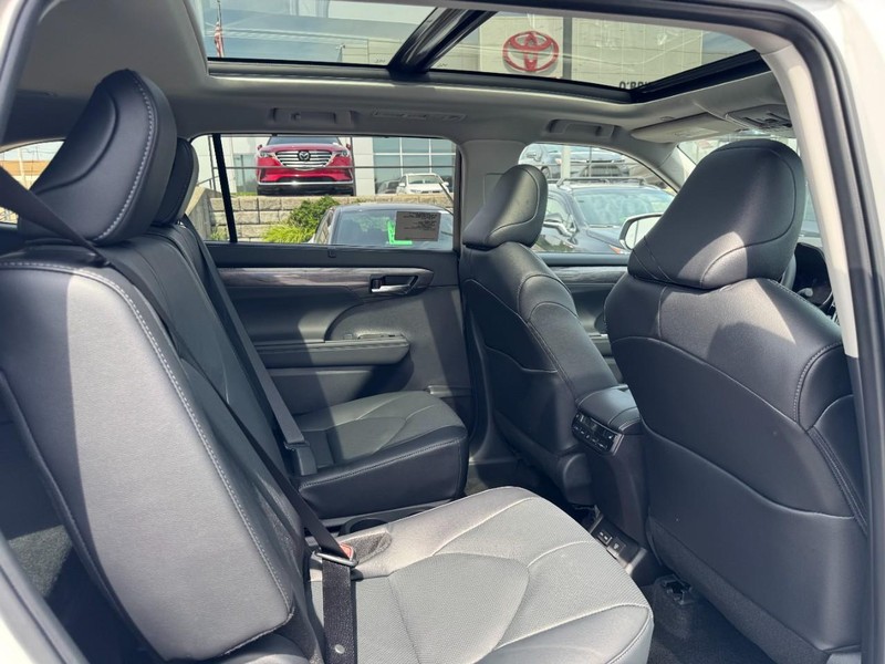 Toyota Highlander Vehicle Image 10