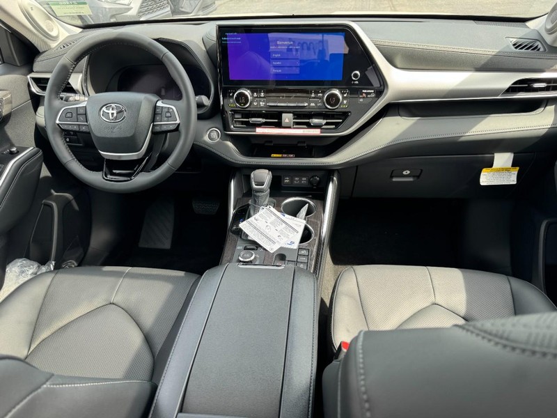 Toyota Highlander Vehicle Image 11