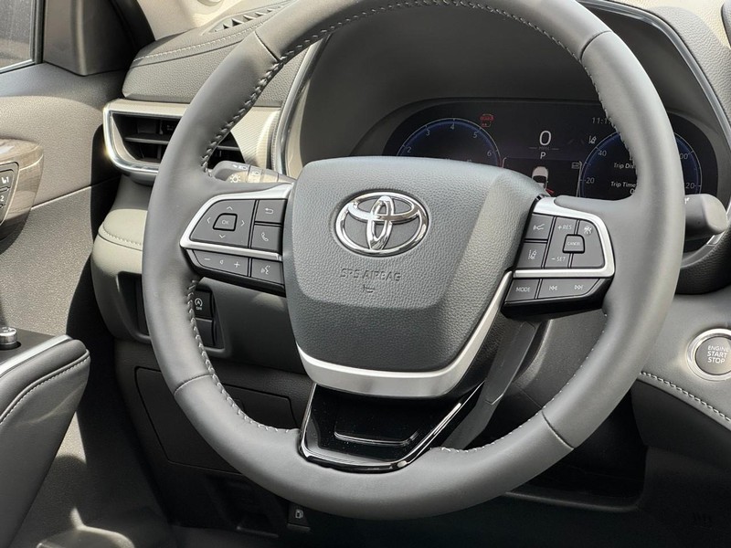 Toyota Highlander Vehicle Image 12