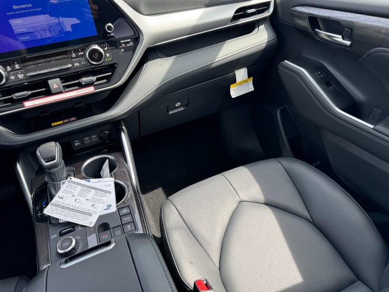 Toyota Highlander Vehicle Image 15