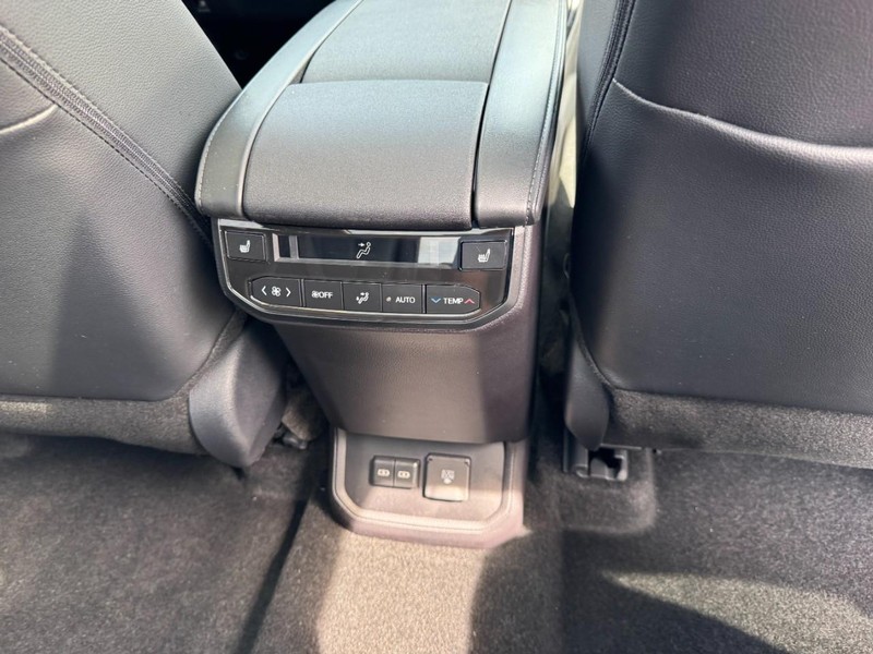 Toyota Highlander Vehicle Image 16