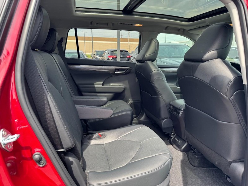 Toyota Highlander Vehicle Image 10