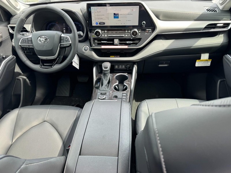 Toyota Highlander Vehicle Image 11