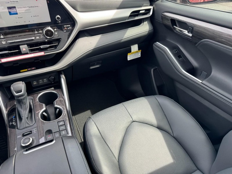 Toyota Highlander Vehicle Image 15