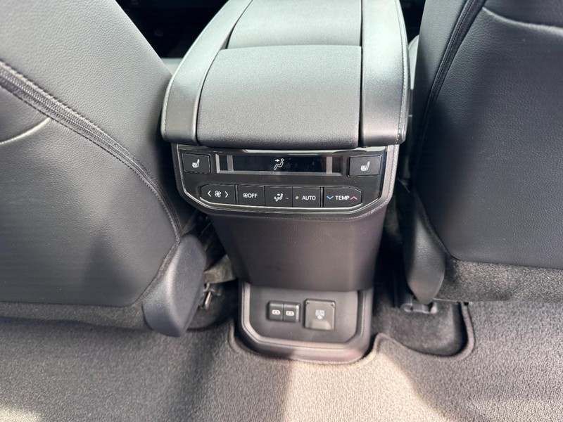 Toyota Highlander Vehicle Image 16