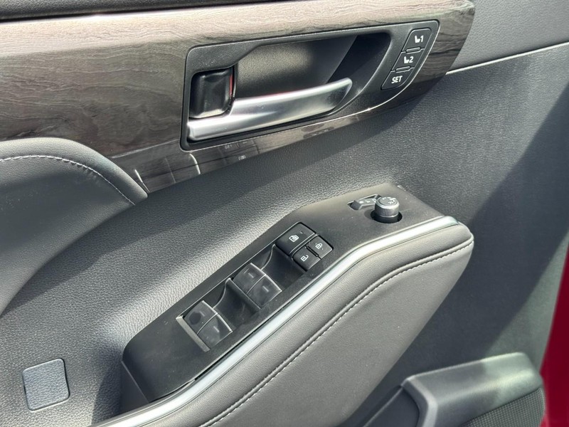 Toyota Highlander Vehicle Image 25