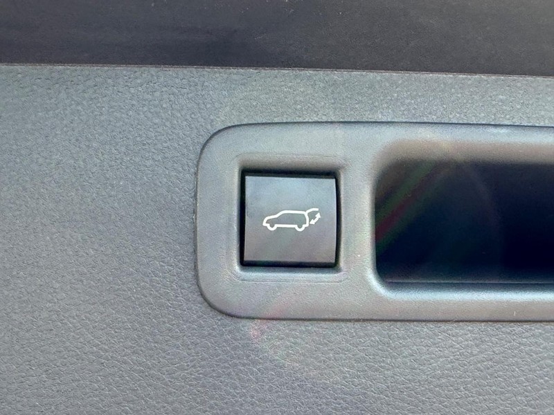 Toyota Highlander Vehicle Full-screen Gallery Image 08
