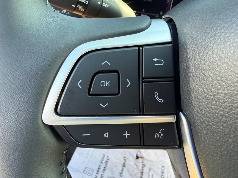 Toyota Highlander Vehicle Full-screen Gallery Image 15