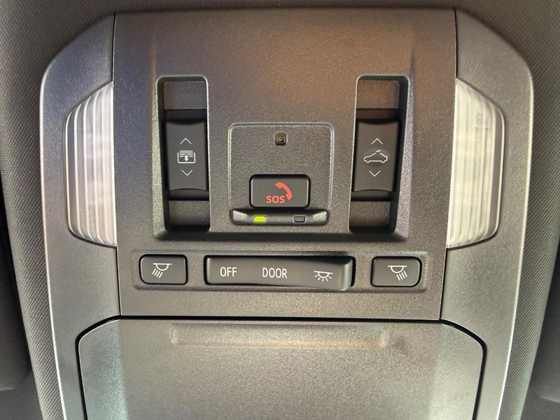 Toyota Highlander Vehicle Full-screen Gallery Image 23