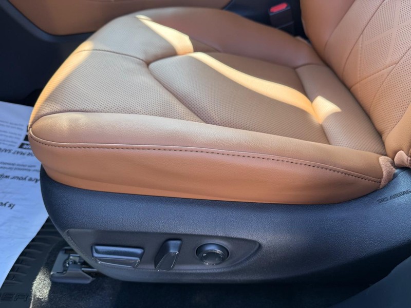 Toyota Highlander Vehicle Full-screen Gallery Image 27