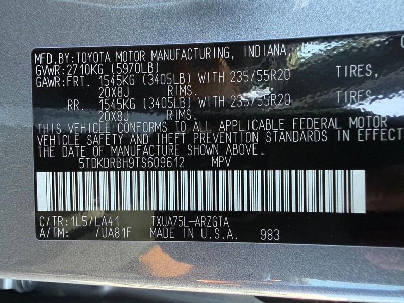 Toyota Highlander Vehicle Full-screen Gallery Image 28