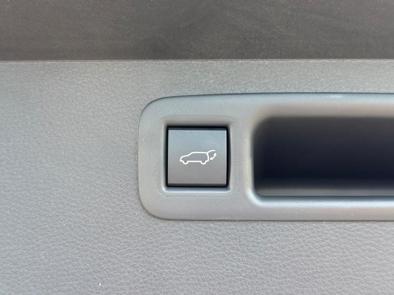 Toyota Highlander Vehicle Full-screen Gallery Image 08